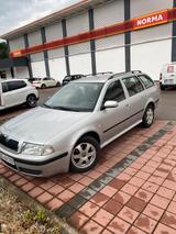Skoda Oktavia 1,6 MPI - Skoda Octavia aus 2003: Kombi