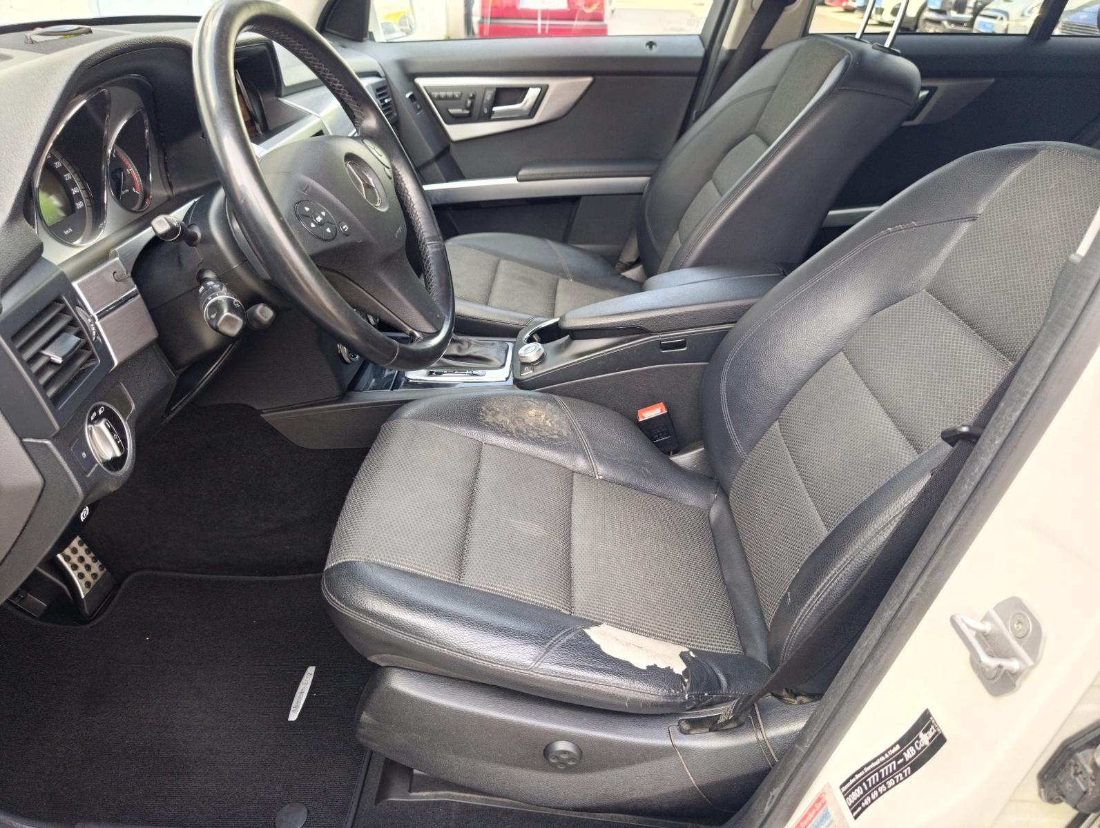 Mercedes-Benz GLK350 2011 — photo 10