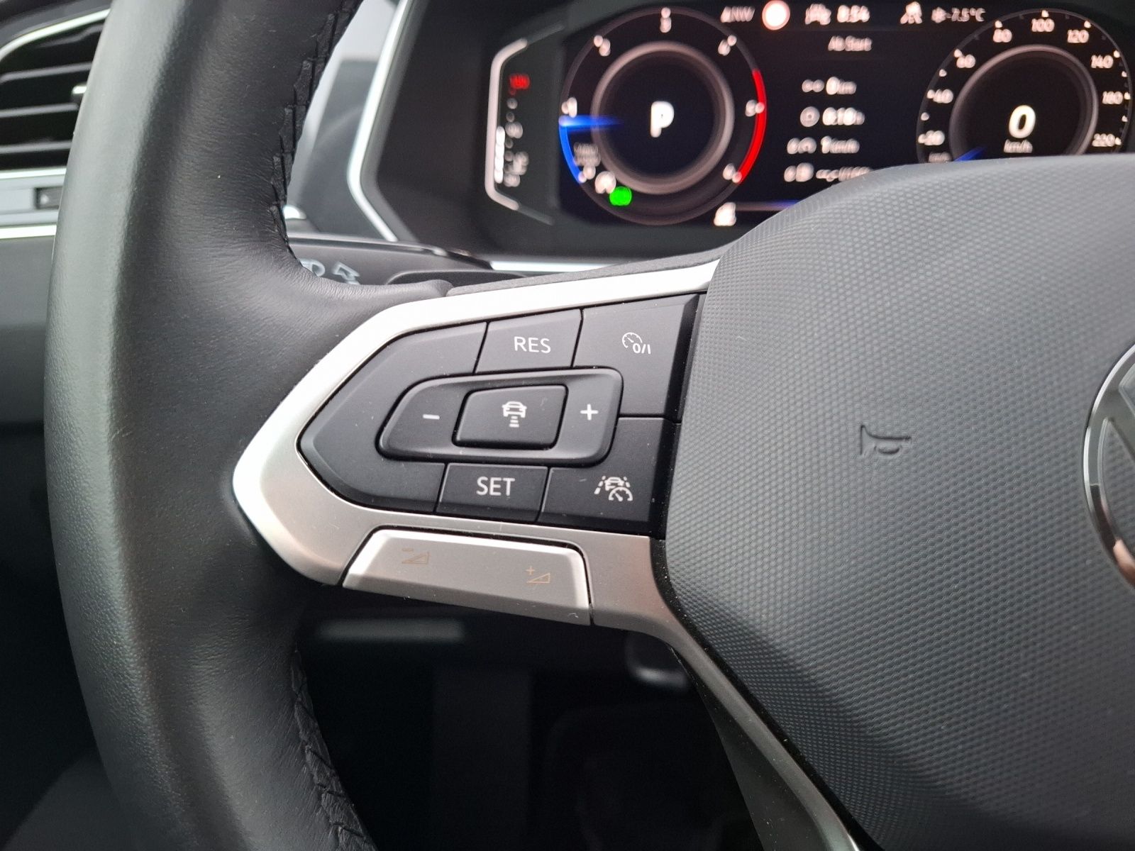 Fahrzeugabbildung Volkswagen Tiguan TDI Life DSG 4M Standhzg Matrix Navi AID