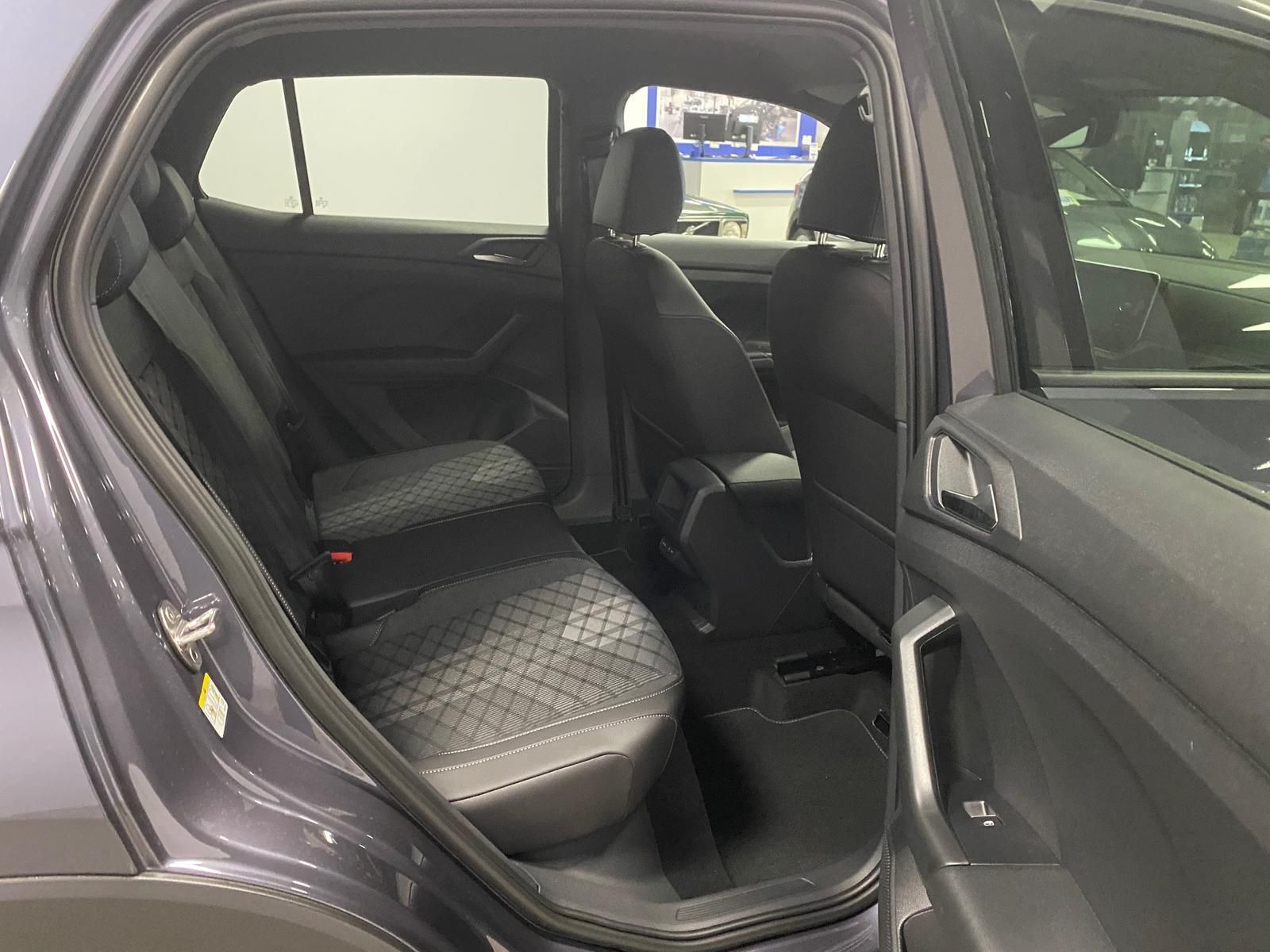 Fahrzeugabbildung Volkswagen T-Cross 1.5 TSI DSG BLACK STYLE R-Line+AHK+ACC++
