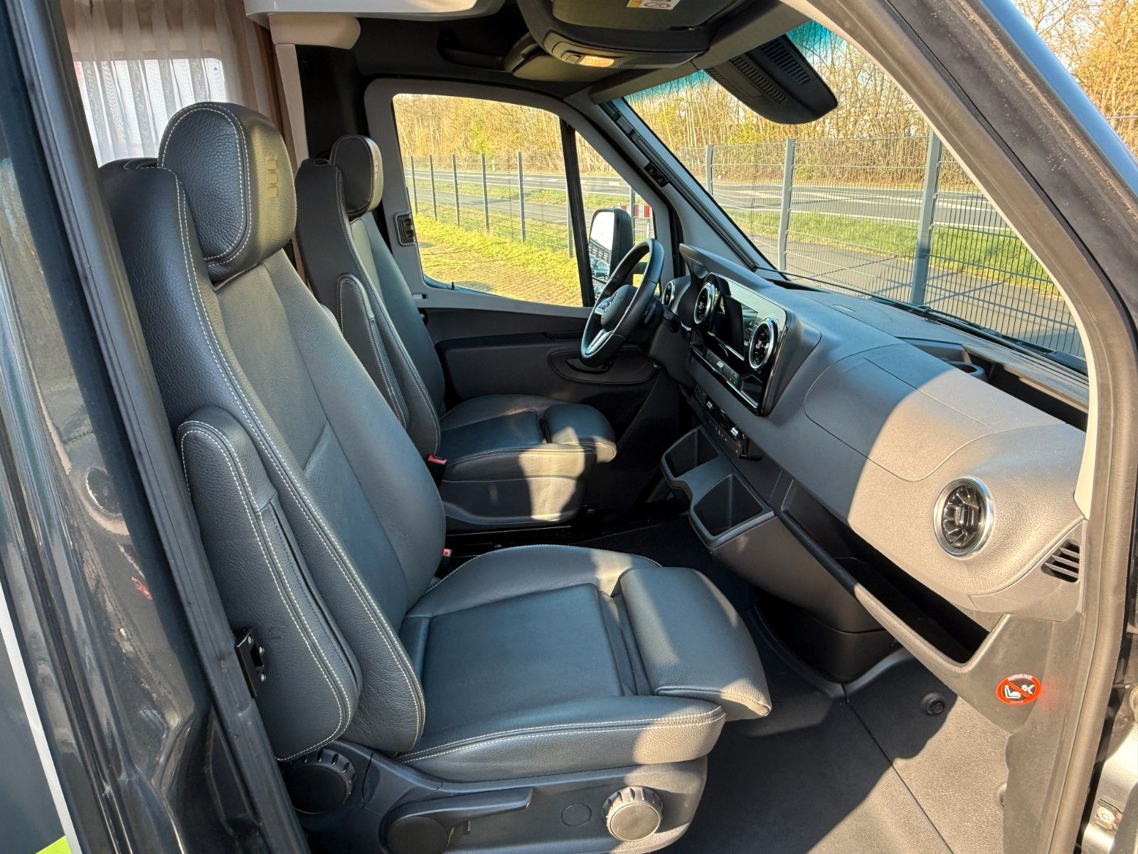 Fahrzeugabbildung HYMER / ERIBA / HYMERCAR MLT 570 Crossover V 6 190 PS
