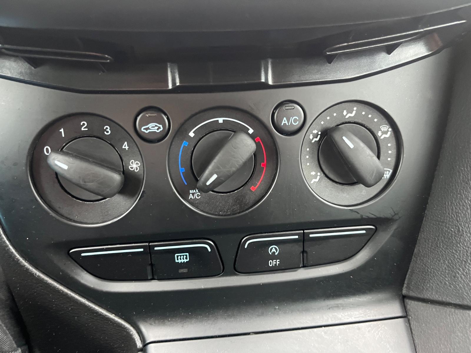 Ford Focus 2014 — photo 12