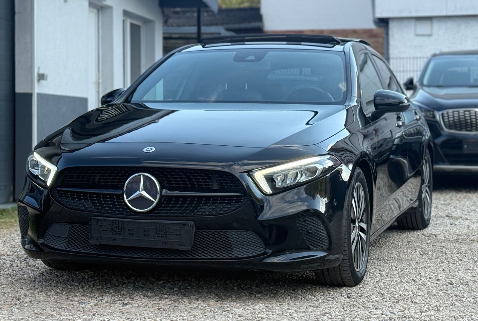 MERCEDES-BENZ A 180d Pano/LED/KAMERA/NAVI