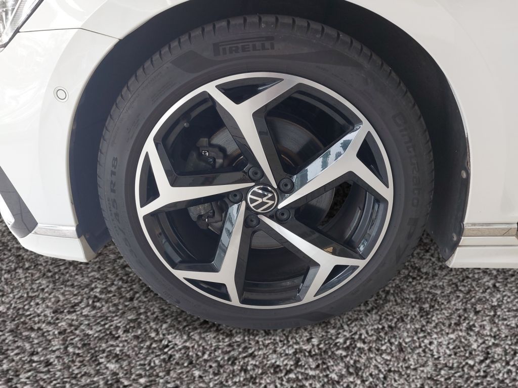 Fahrzeugabbildung Volkswagen Passat Variant 2.0 TDI DSG 4Motion Elegance R-Li