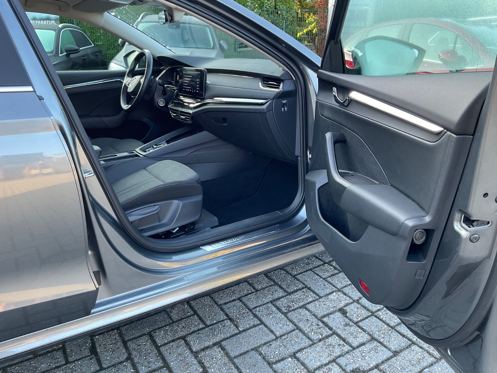Fahrzeugabbildung SKODA Octavia Kombi 1.5 TSI e-TEC DSG,Kamera,Navi,LED