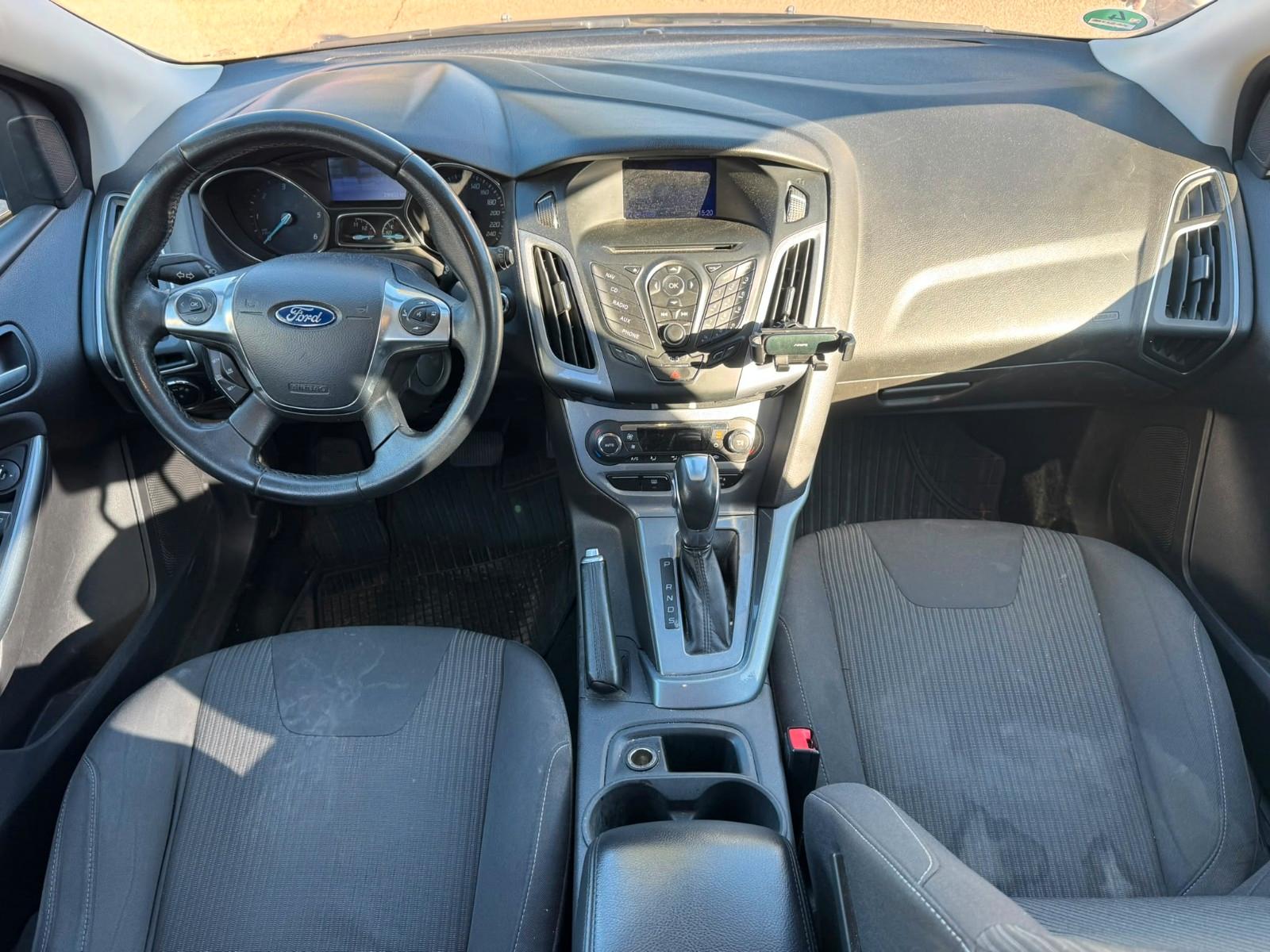 Ford Focus 2012 — photo 11