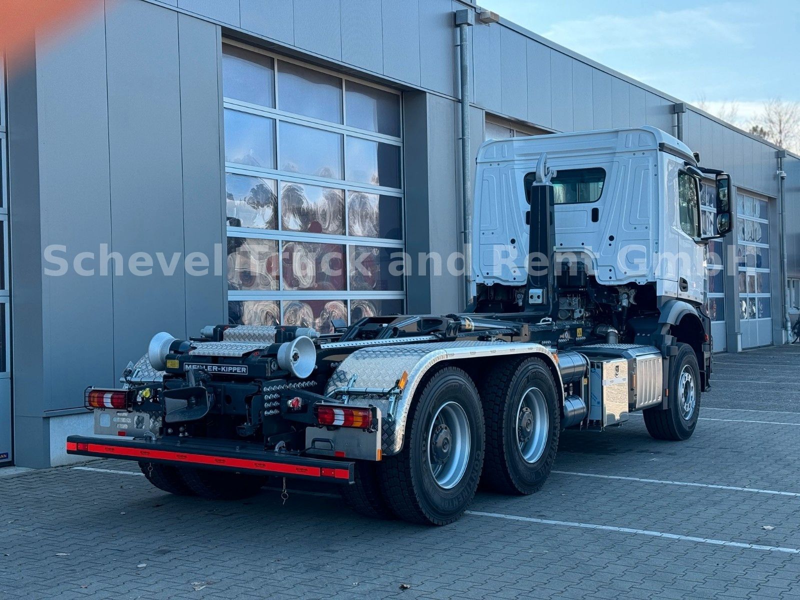 Fahrzeugabbildung Mercedes-Benz Arocs 3351 MEILLER RS 21.60 /3,90m Radst./ 80Ton