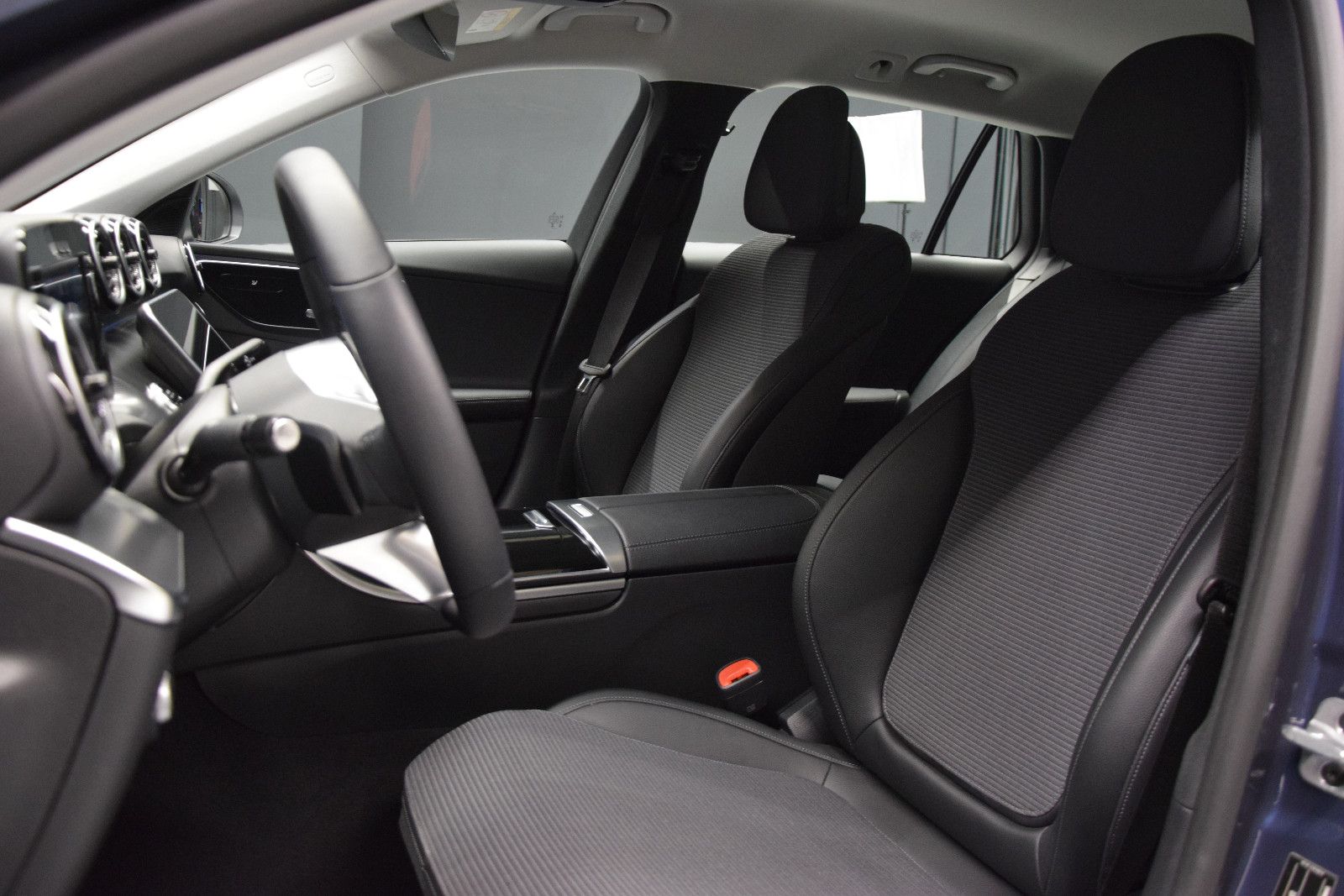Fahrzeugabbildung Mercedes-Benz C 180 C T-Modell Avantgarde MBUX LED Kamera