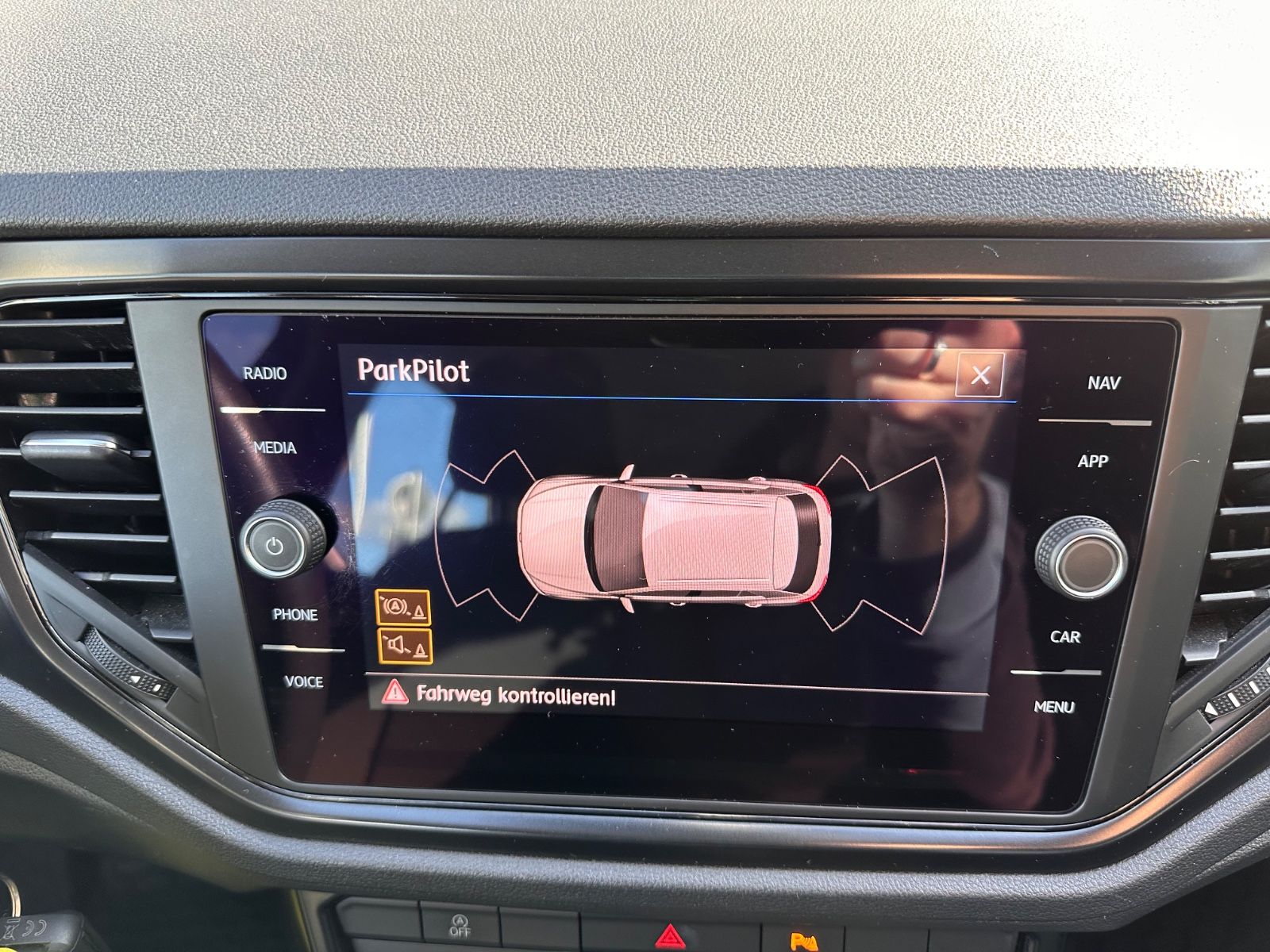 Fahrzeugabbildung Volkswagen T-Roc 1.0 TSI AHK/Navi/APP/PDC/GJR/LM 16"