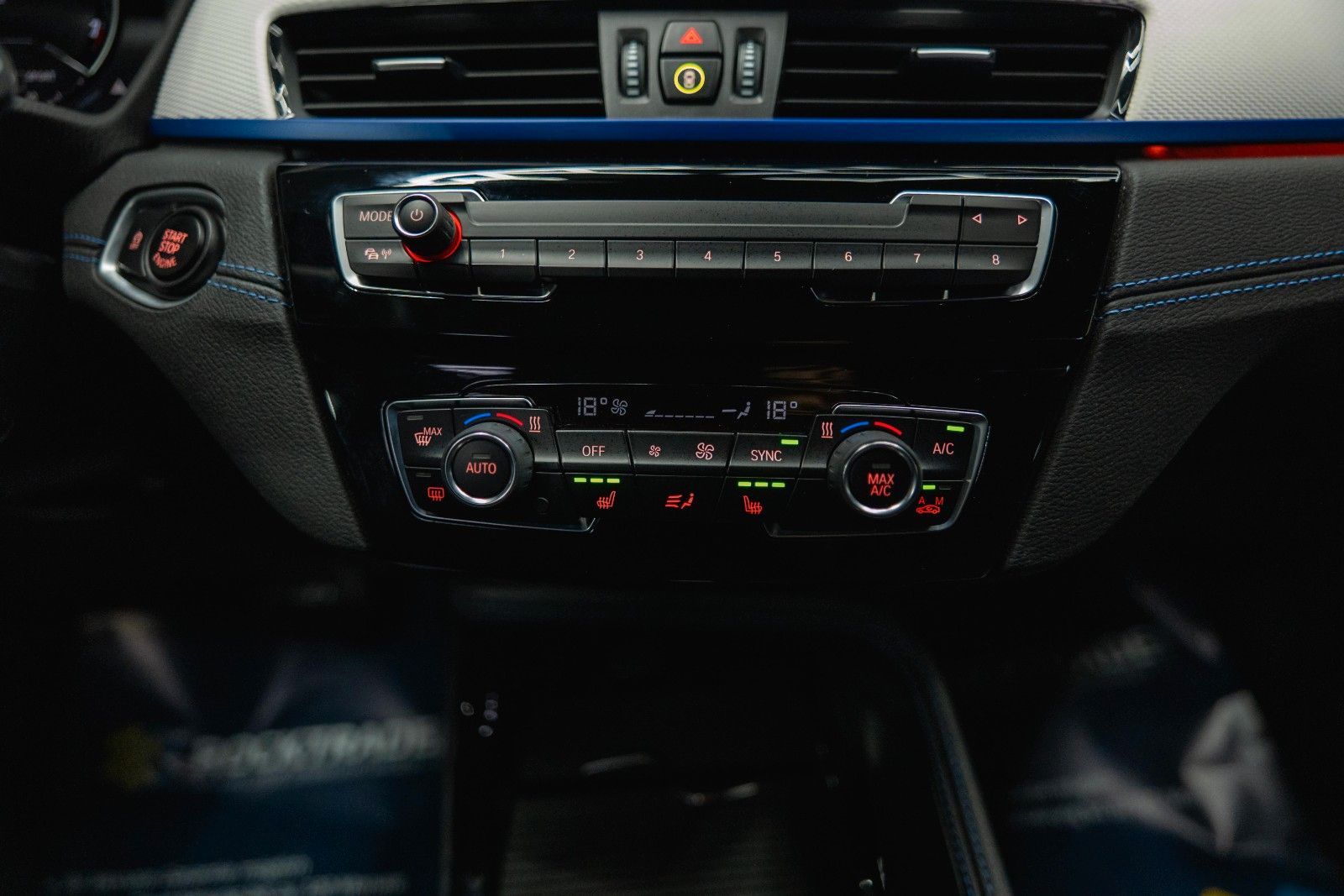 Fahrzeugabbildung BMW X2 sDrive 18i M Sport Automatik *Alcantara*LED*
