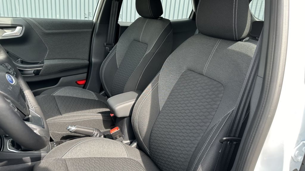 Fahrzeugabbildung Ford Puma Titanium Hybrid