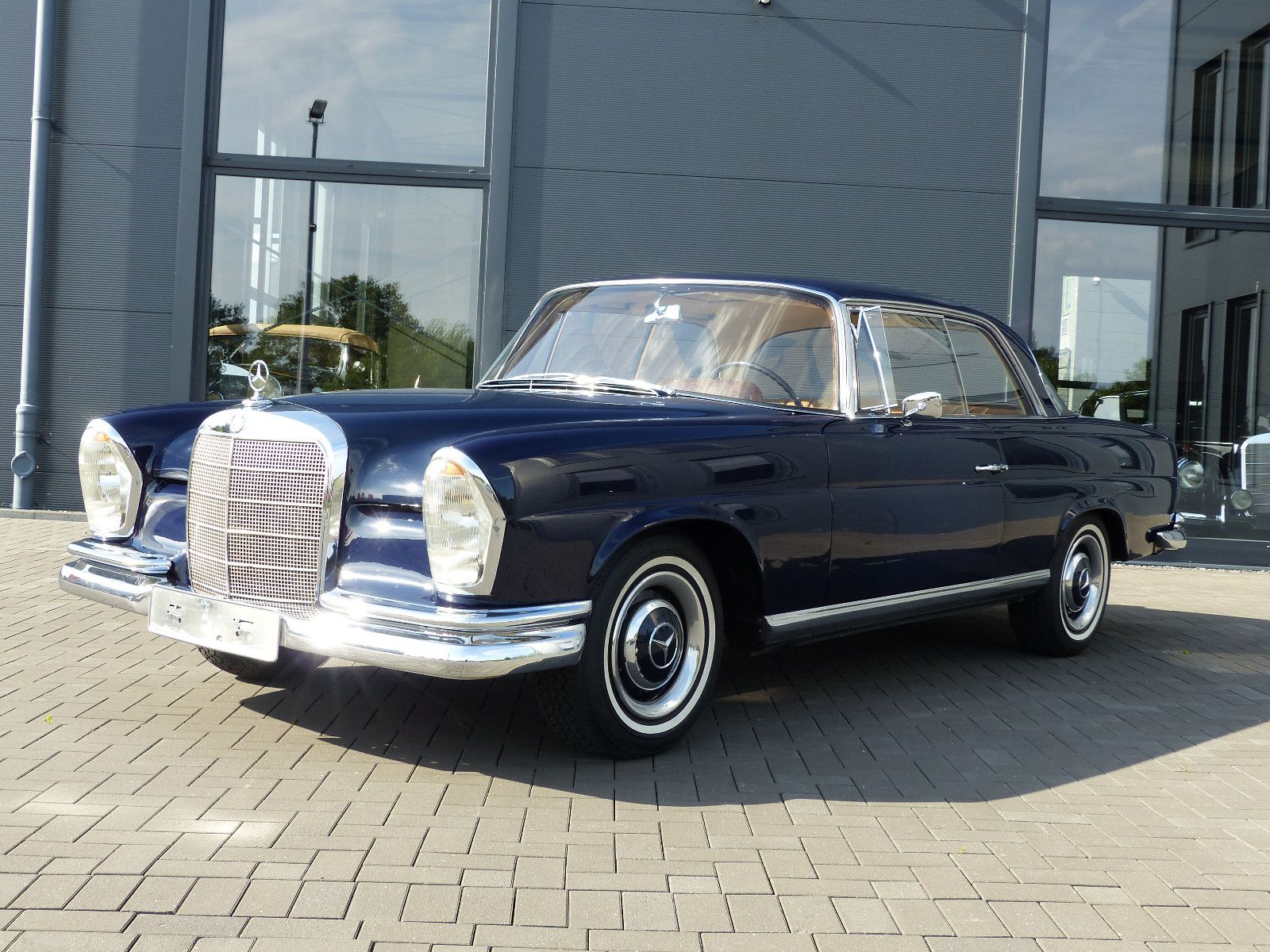 Fahrzeugabbildung Mercedes-Benz 250 SE Coupe W 111
