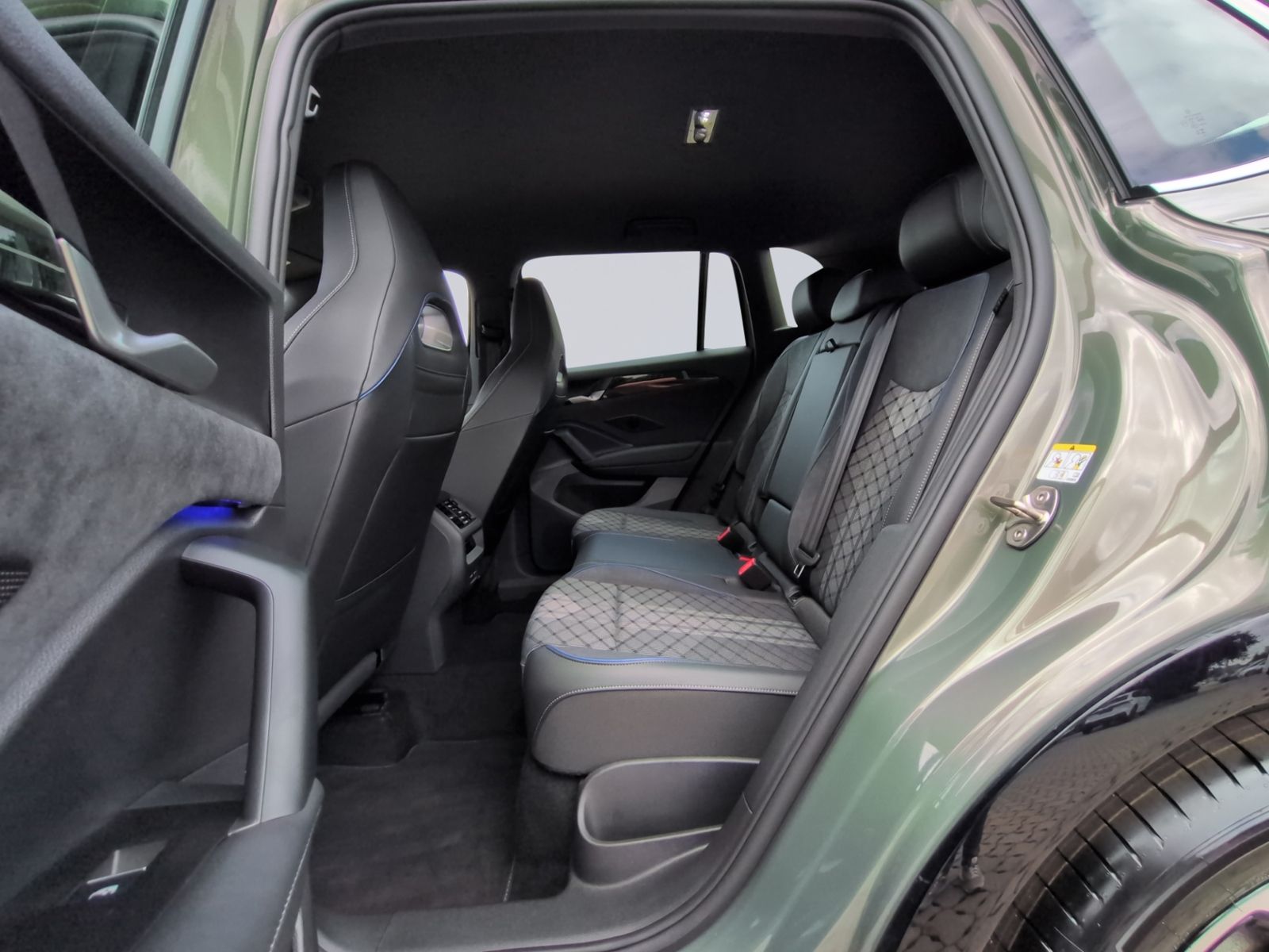 Tiguan R-Line 1.5 eTSI DSG AHK+APP+ACC+LED+