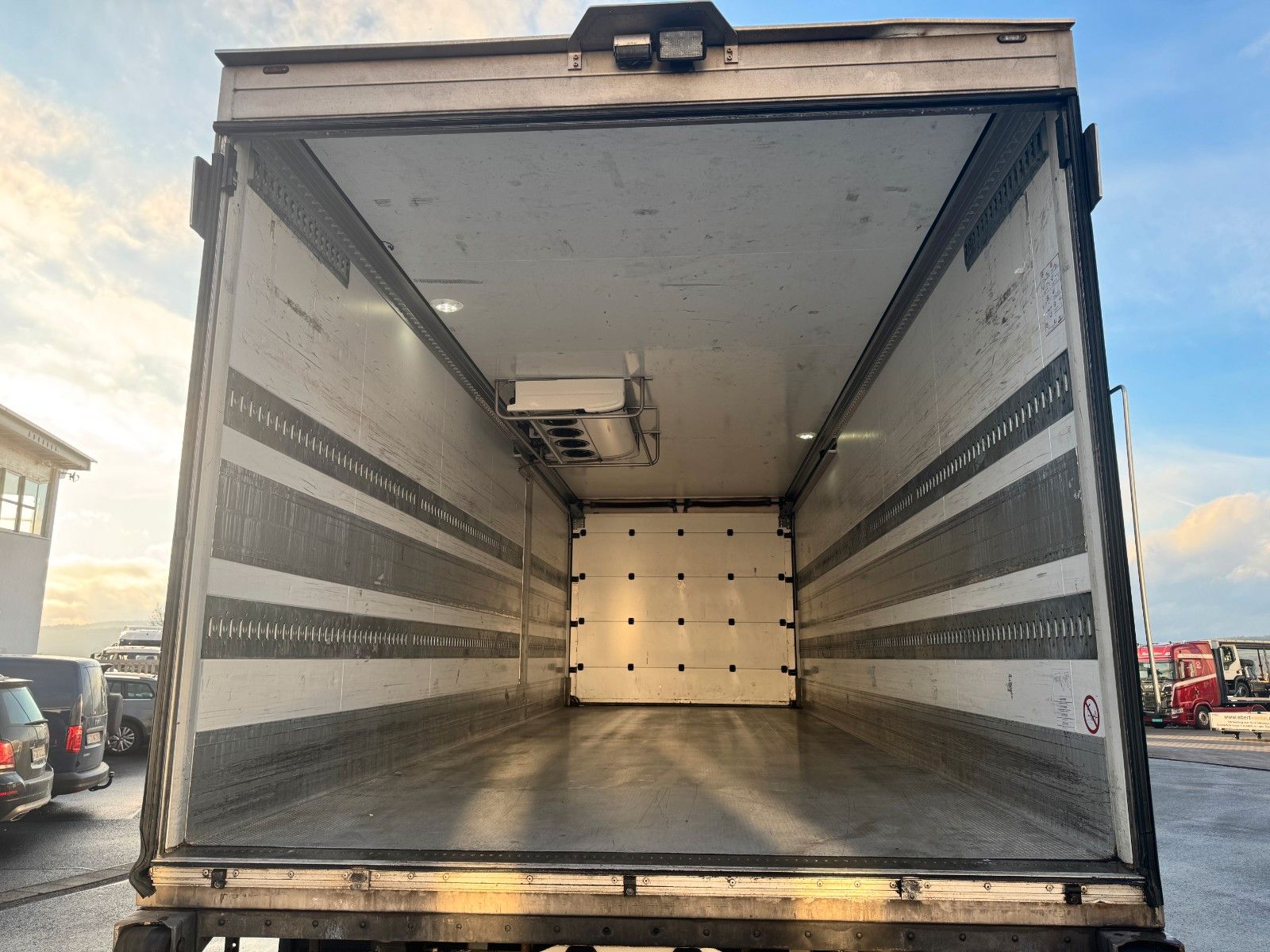 Fahrzeugabbildung Schmitz Cargobull Carrier Supra 950U LBW 2.000kg Durchlade SAF