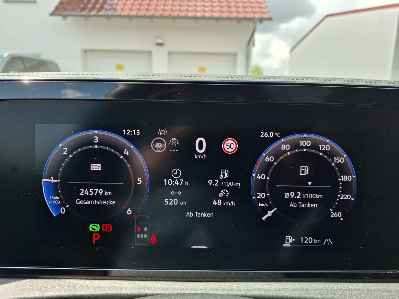 Fahrzeugabbildung Volkswagen Tiguan 2.0 TDI 4M R-Line BLACK*PAN*HK*AHK*MATRIX