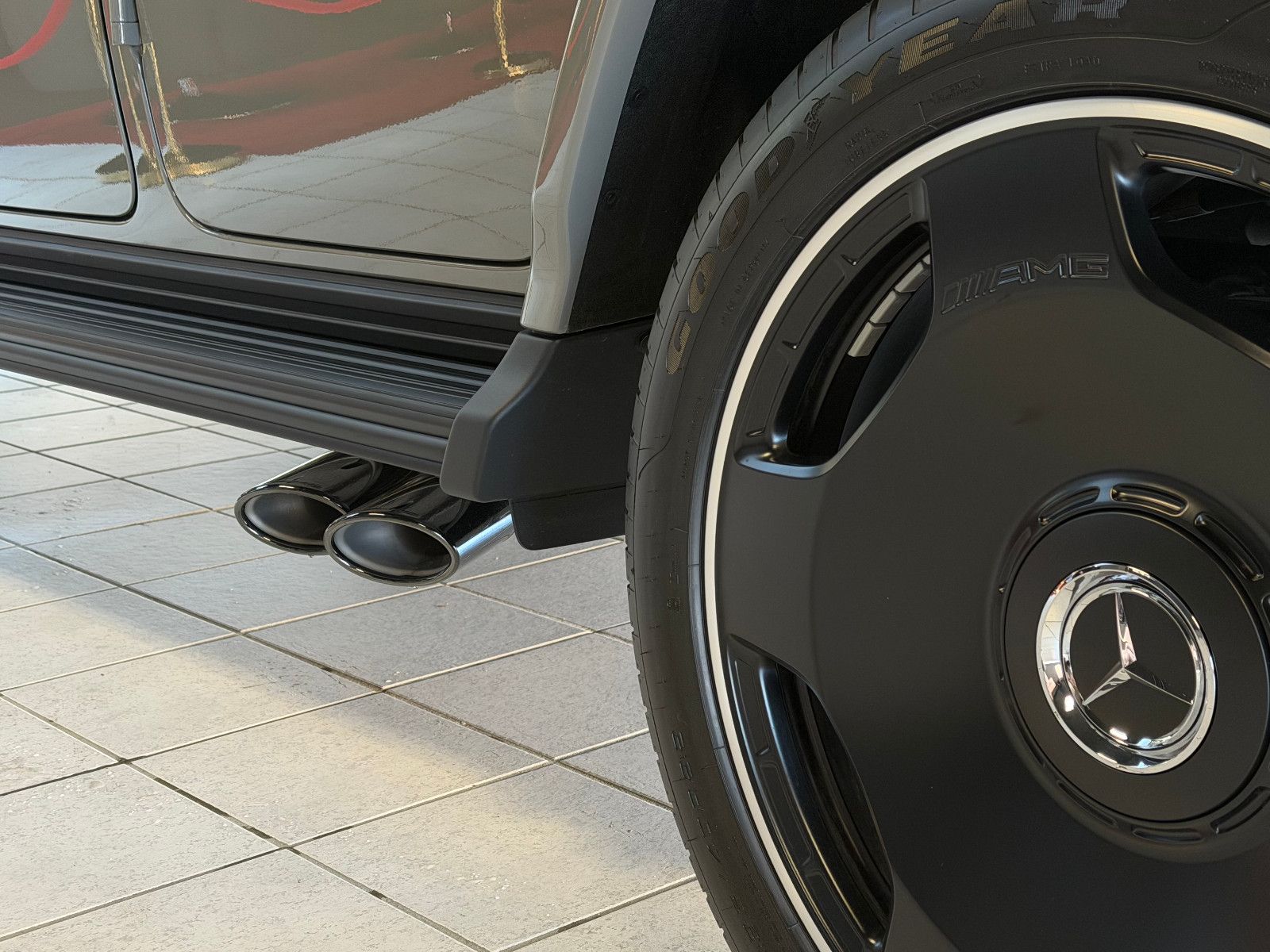 Fahrzeugabbildung Mercedes-Benz G 63 AMG/ A22/ FOND-TV/CARBON/RED/SUPERIOR/UNI