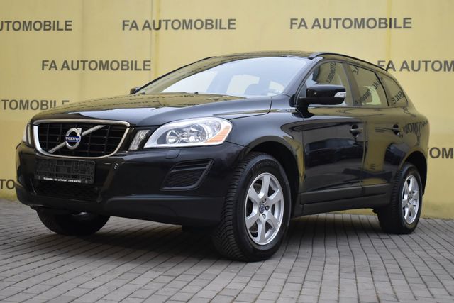 Volvo XC60 Kinetic AWD/LEDER/NAVI/AHK/SHZ/PDC/KLIMA/