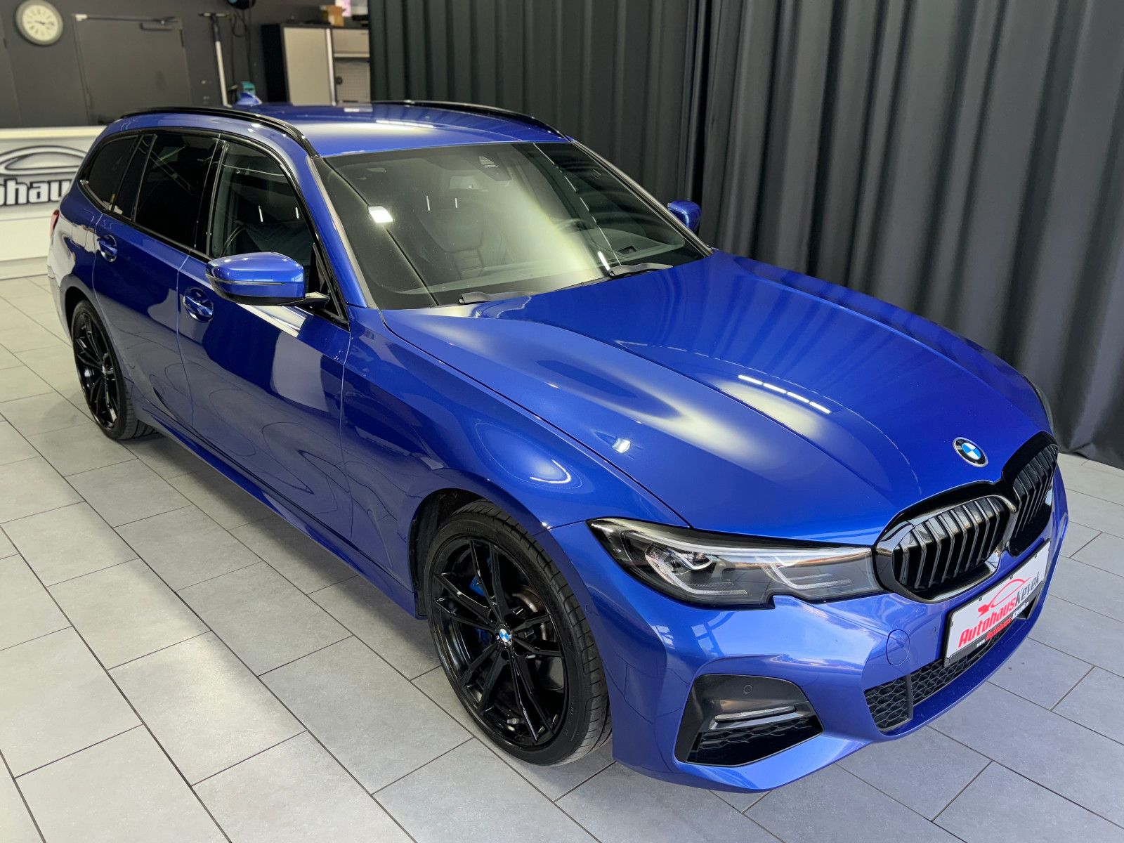 Fahrzeugabbildung BMW 330e M Sport Touring |LASER|HEAD-UP|HARMAN|LEDER