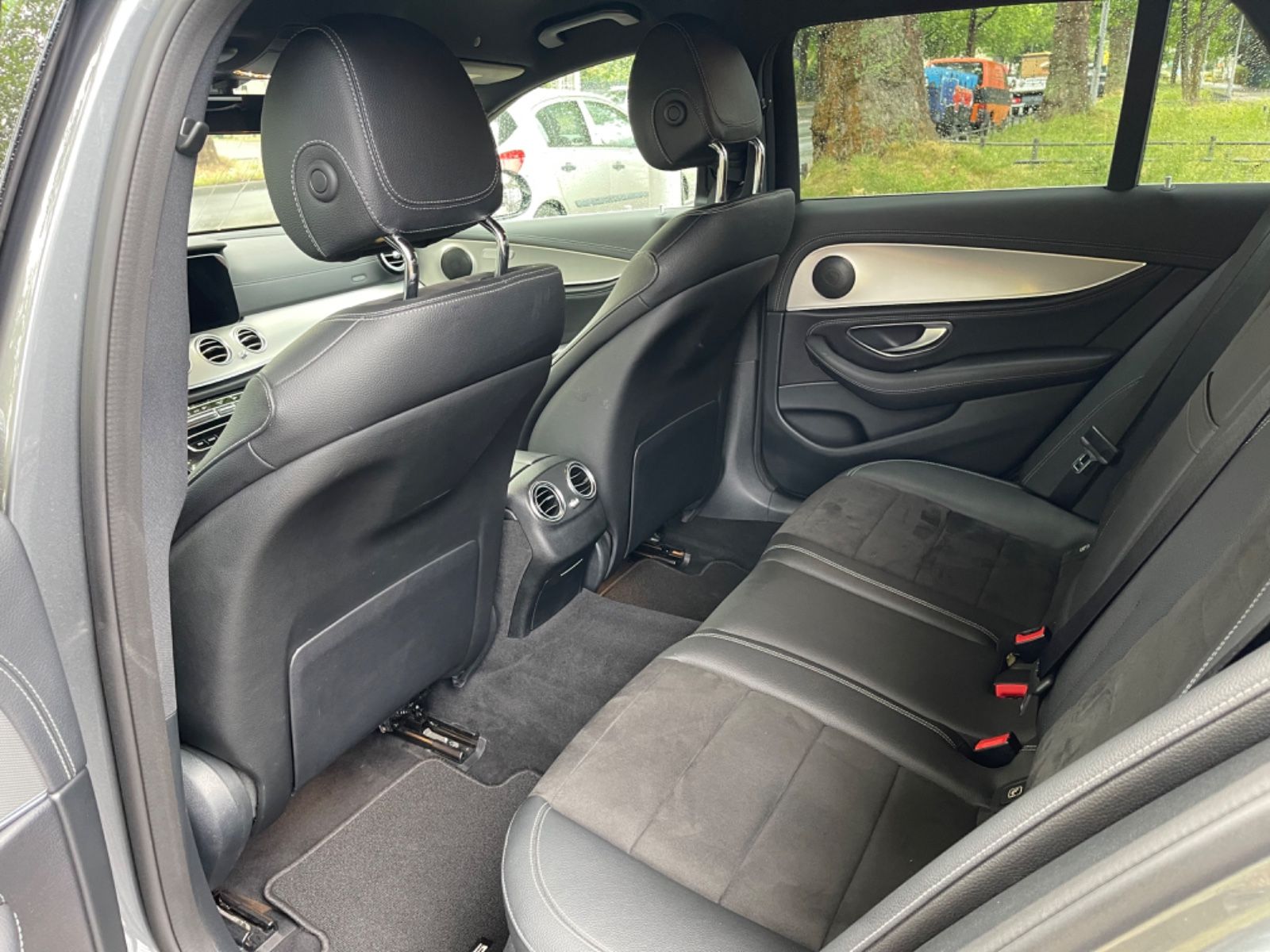 Fahrzeugabbildung Mercedes-Benz E 220d T 4Matic AMG*Standheizung*AmbientLight*