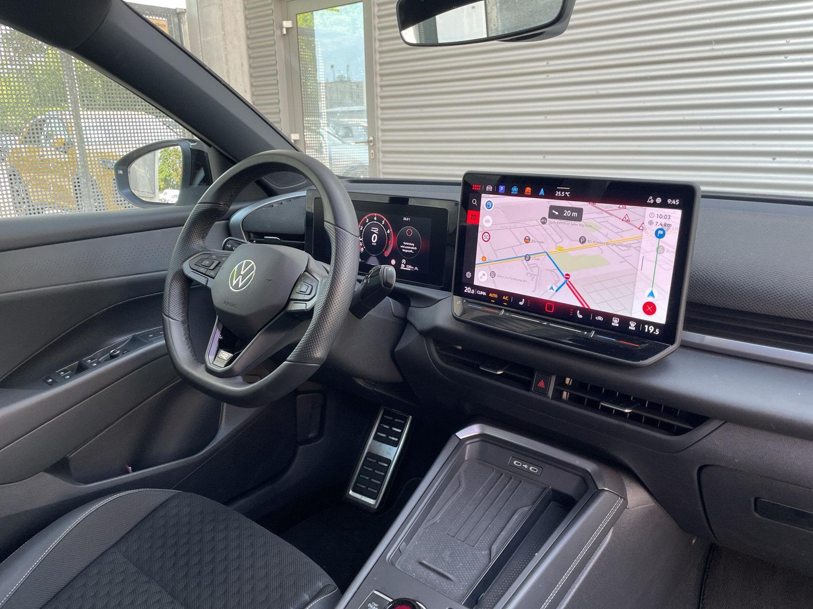 Volkswagen T-Roc 1.5 eTSI DSG R-Line NEUES MODELL MATRIX Hu