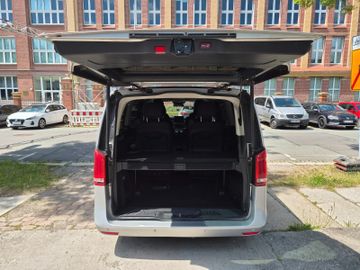 Mercedes V 220 - 4