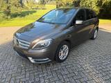Mercedes-Benz B 200 Auto Navi Pano Xenon RCam - Mercedes-Benz B 200: Limousine