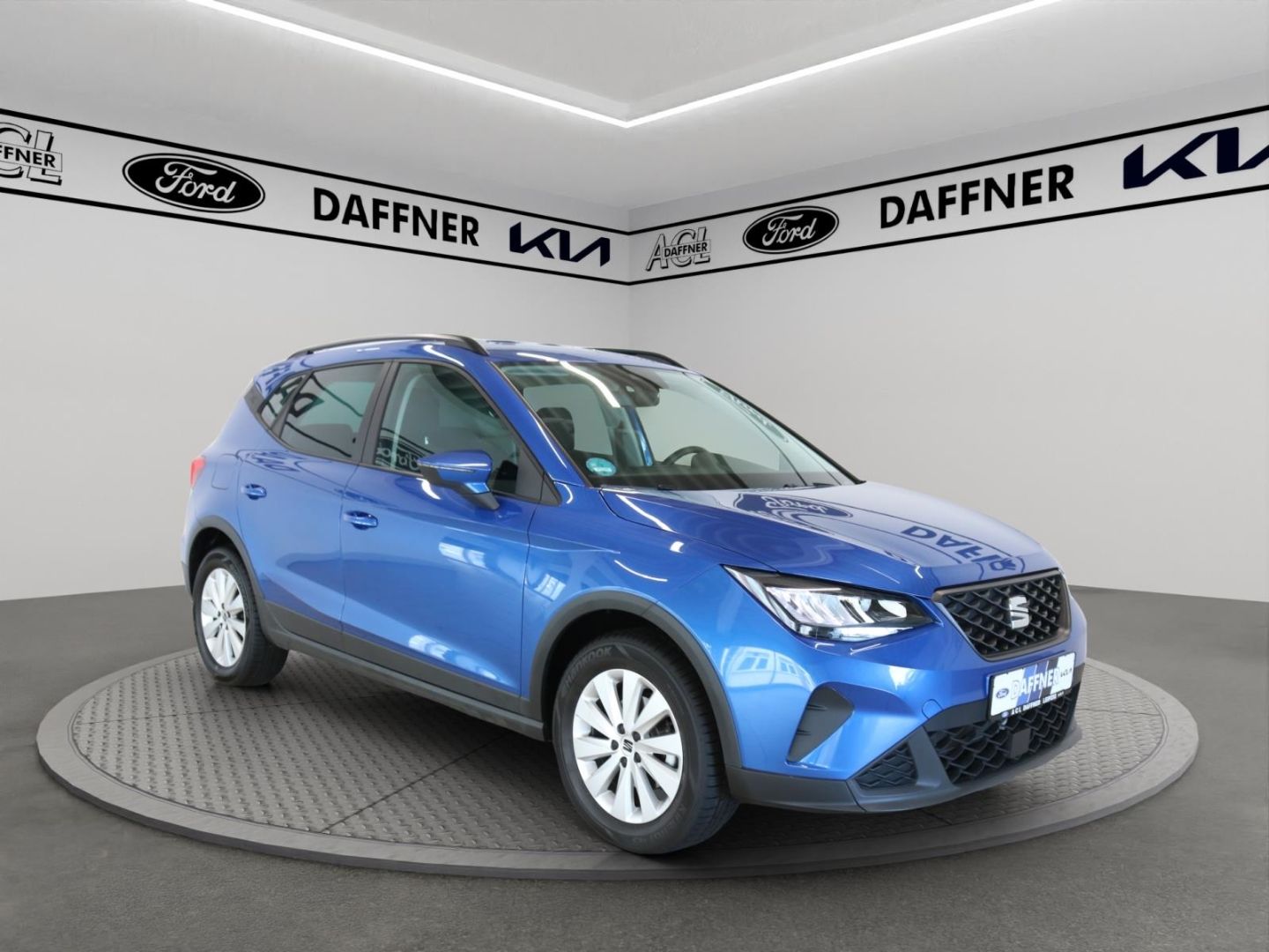 Fahrzeugabbildung SEAT Arona Road Edition Navi Tempomat SHZ PDC LED