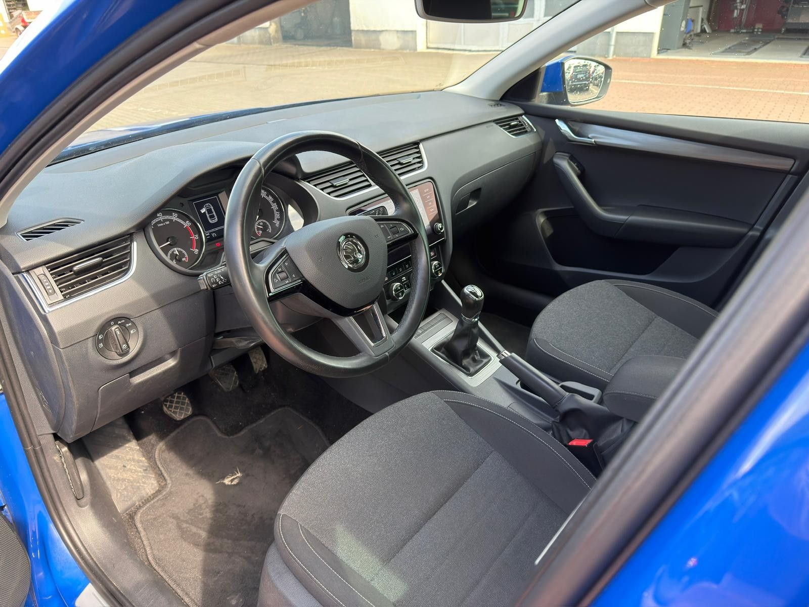 Fahrzeugabbildung SKODA Octavia Lim.*STNDHZNG*SZHZNG*TEMPOMAT*CARPLAY*