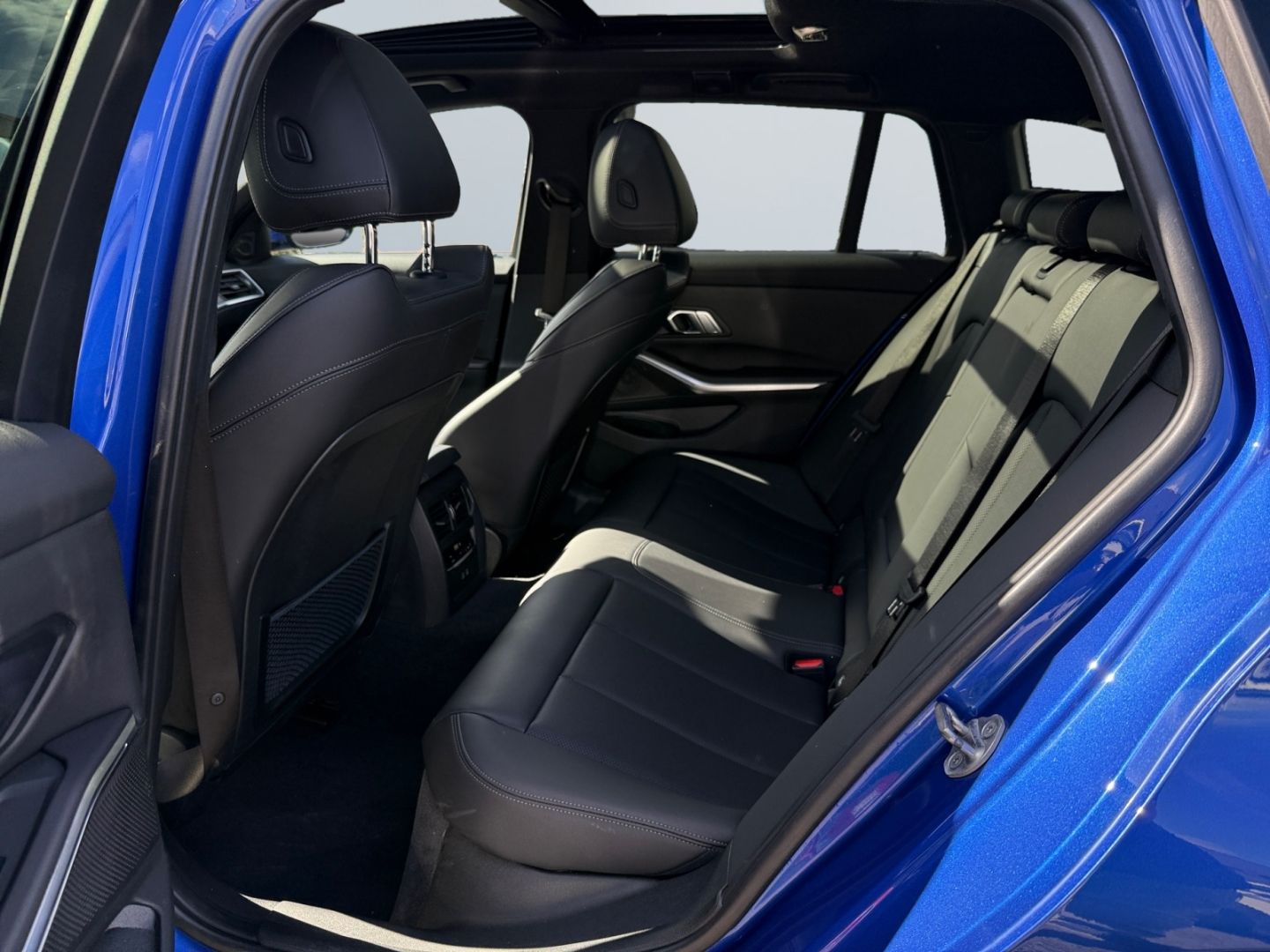 BMW 330 e xDrive M Sport Touring Laser Pano HuD 360° foto 16