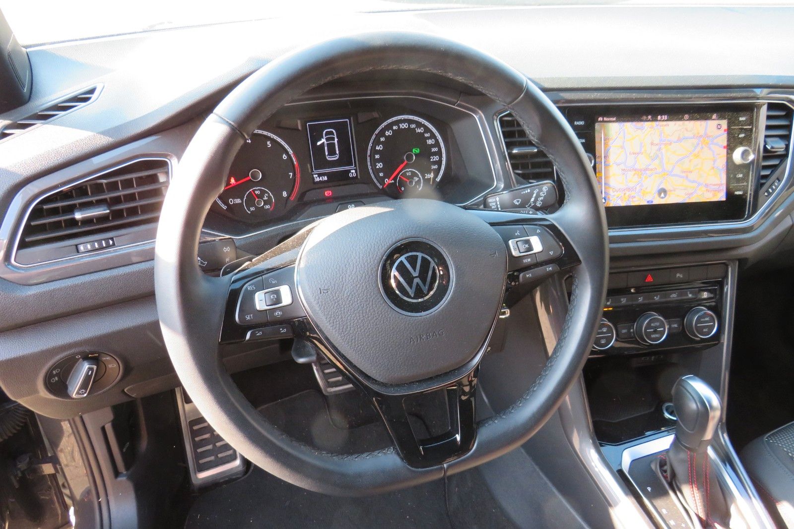 Fahrzeugabbildung Volkswagen T-Roc Sport ACC LED PDC NAVI DAB 1.HAND