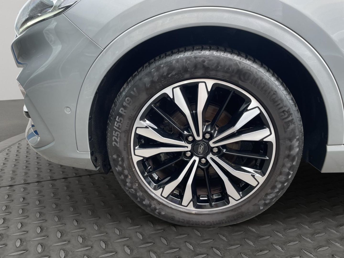 Fahrzeugabbildung Ford Kuga Hybrid ST-Line X PANO HUD El. Panodach Navi