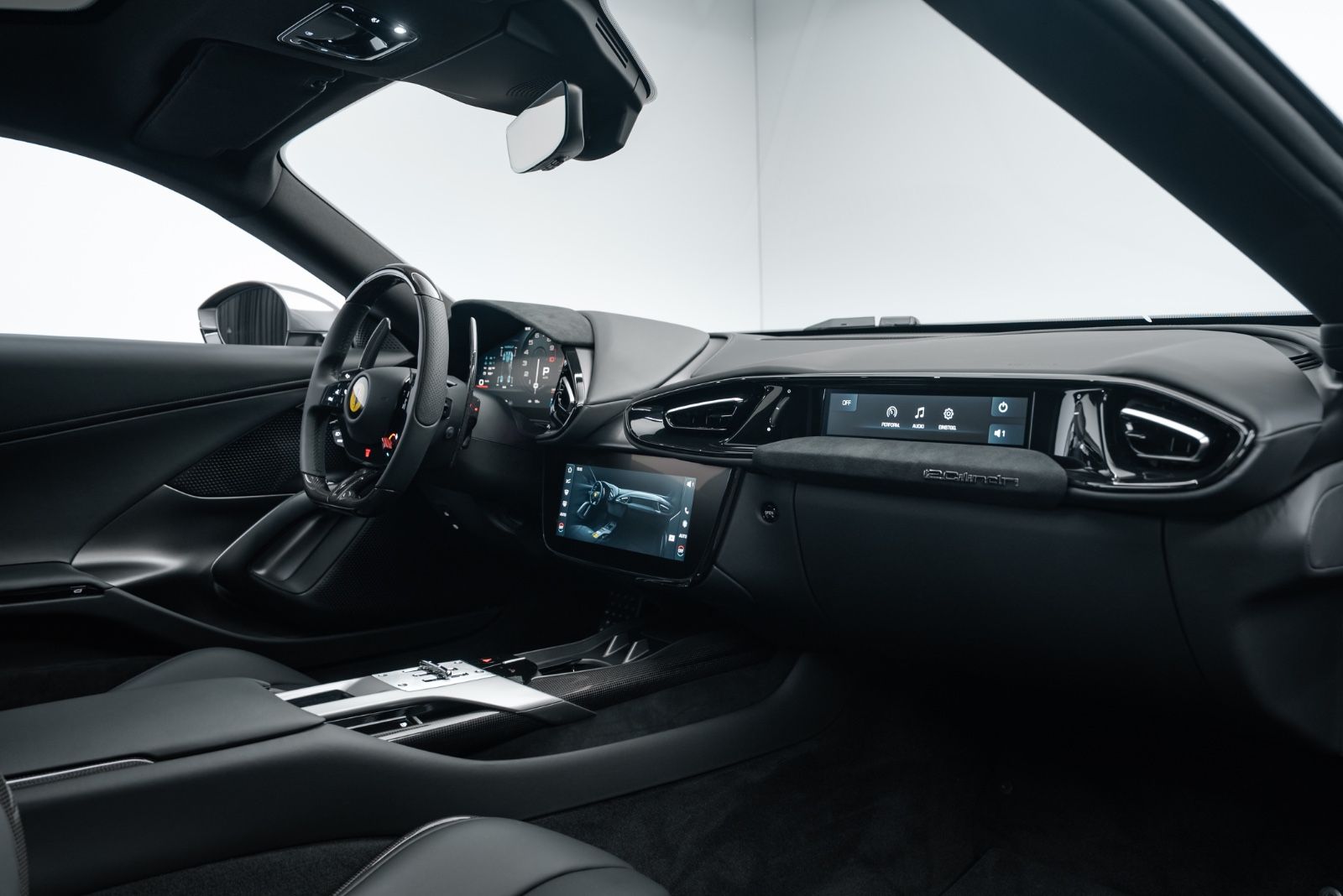 Fahrzeugabbildung Ferrari 12Cilindri PANO/LIFT/RACING SEATS/CARBON/SURR