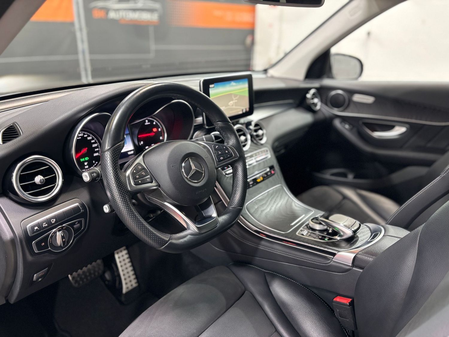 Fahrzeugabbildung Mercedes-Benz GLC 250 d AMG 4Matic#LED#Spur#360°#Alcantara