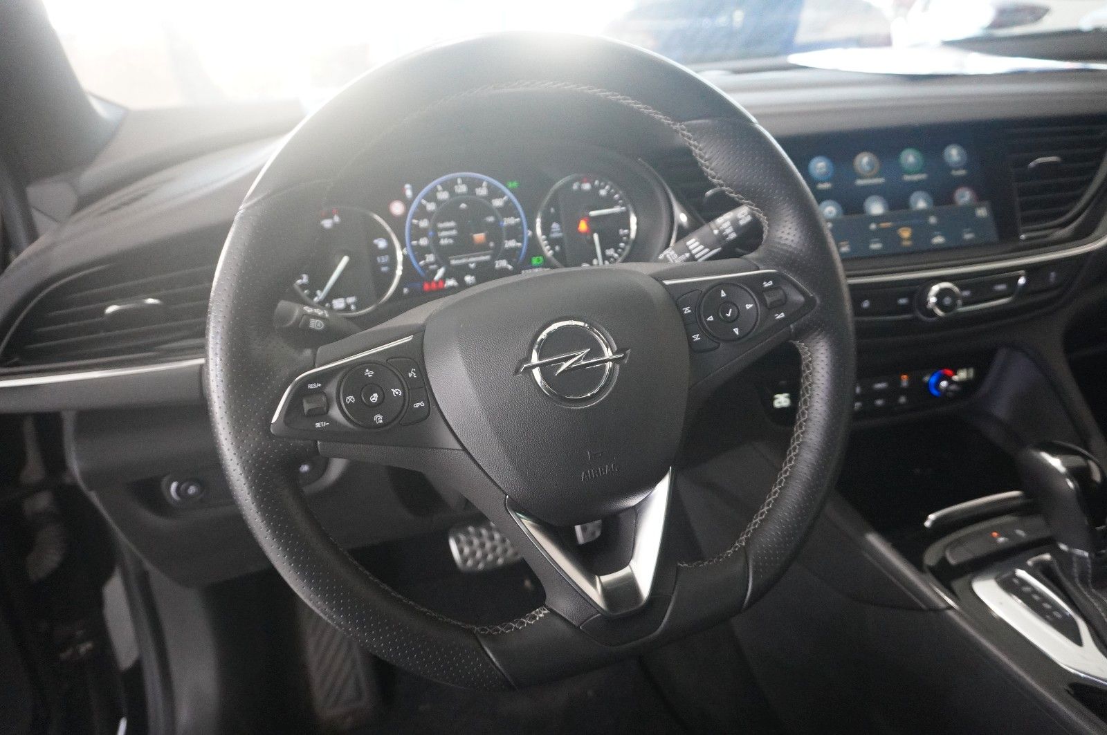 Fahrzeugabbildung Opel Insignia B ST 2.0D ELEGANVE NAVI/LED/KAMERA/OPC