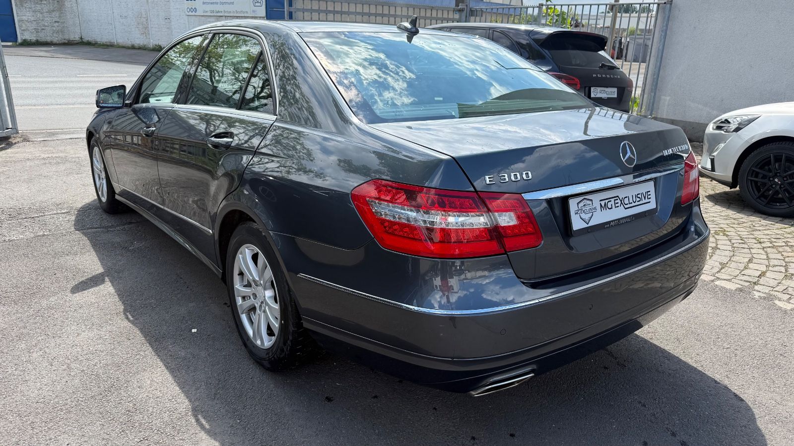Fahrzeugabbildung Mercedes-Benz E 300 E Limousine E 300 BlueTec Hybrid