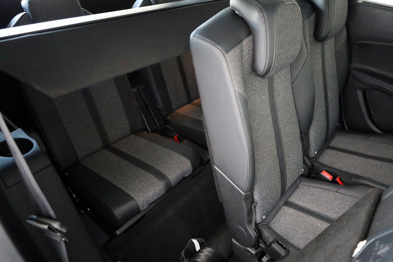 Fahrzeugabbildung Peugeot 5008 Allure 7 Si.,T.Leder,Navi,LED,SH,PDC,Kamera