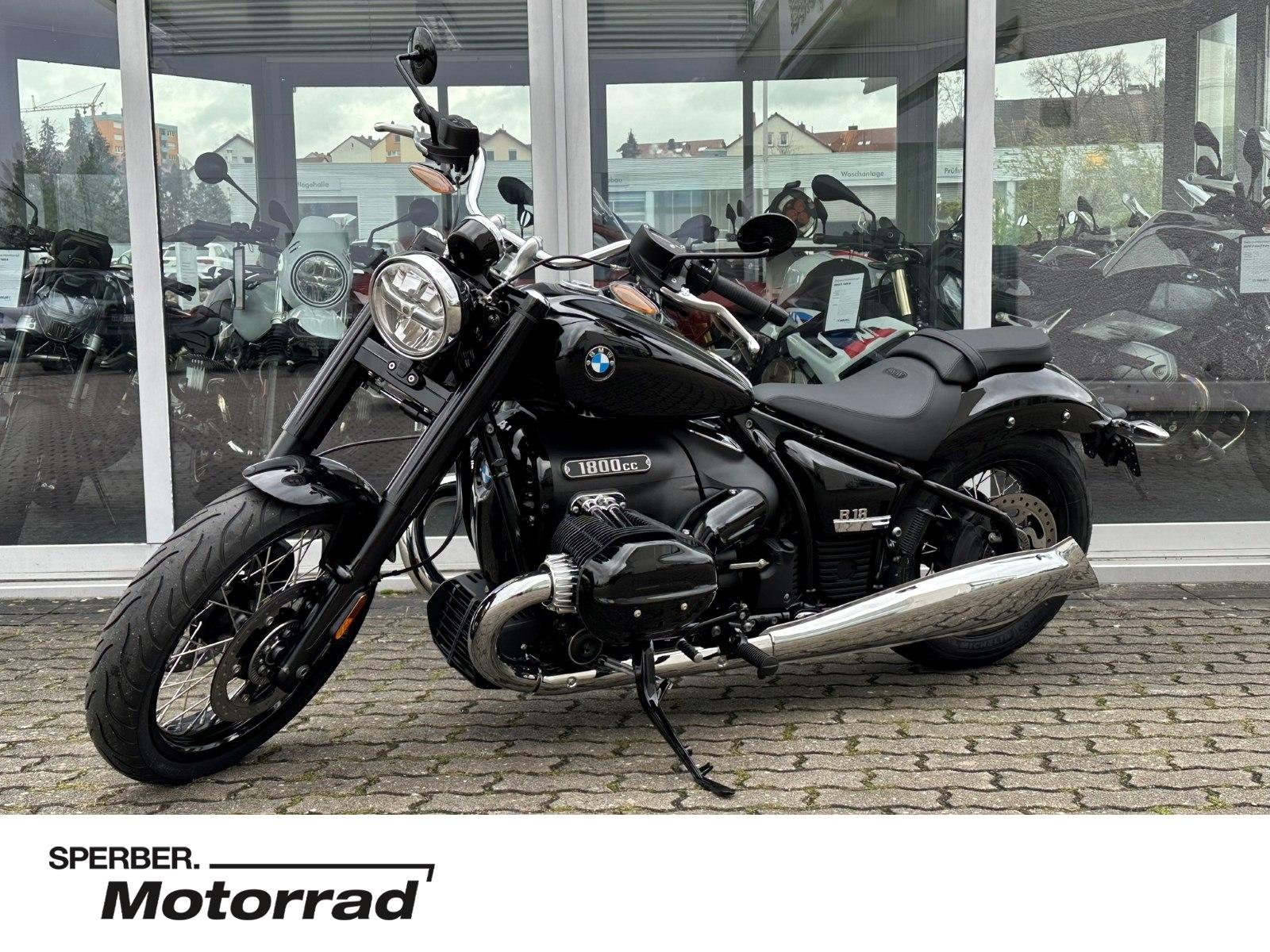 BMW R 18 mit Rückfahrhilfe und schwarzem Designpaket