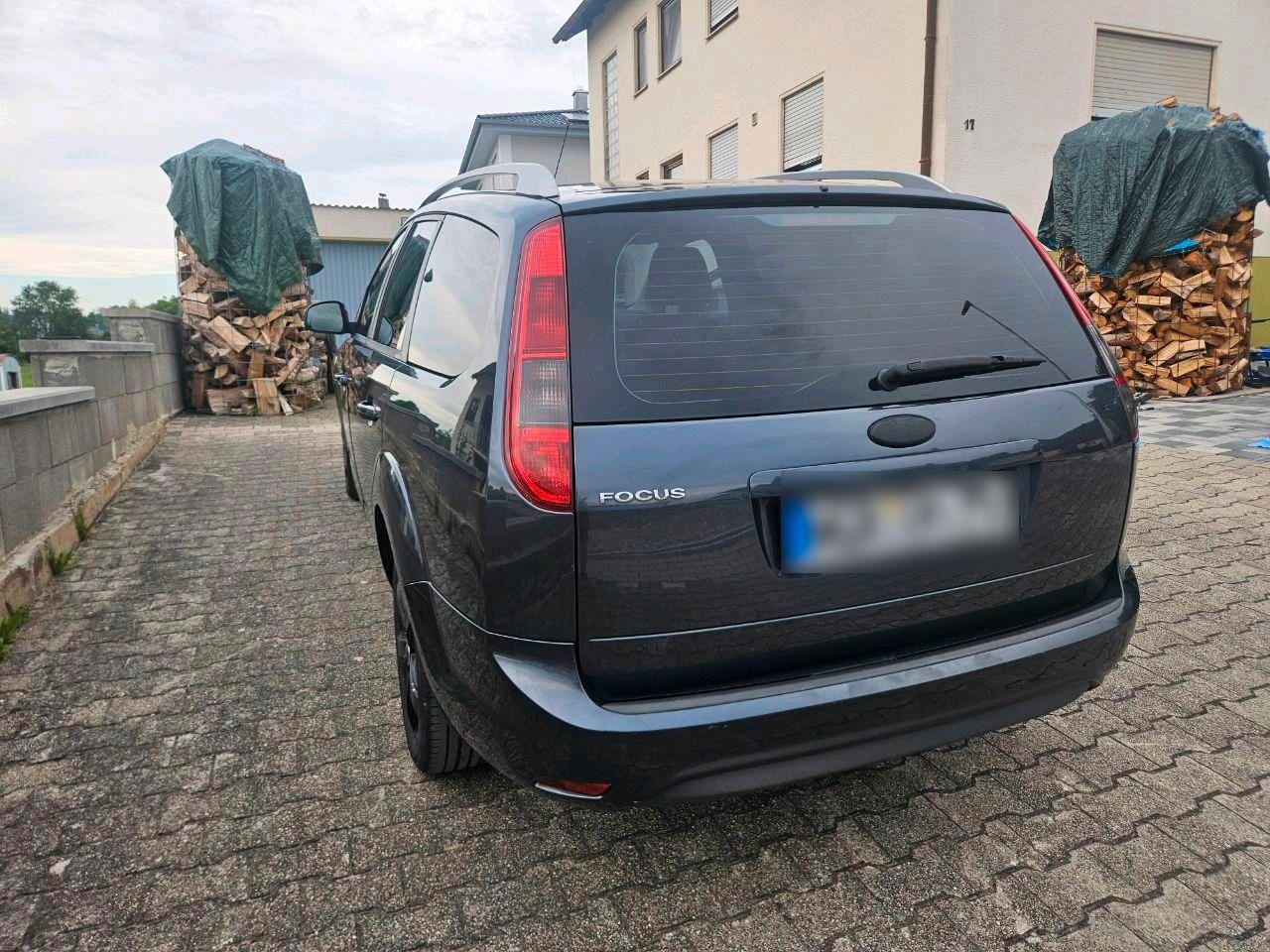 Ford Focus 2010 — engine 102 HP (75kW)