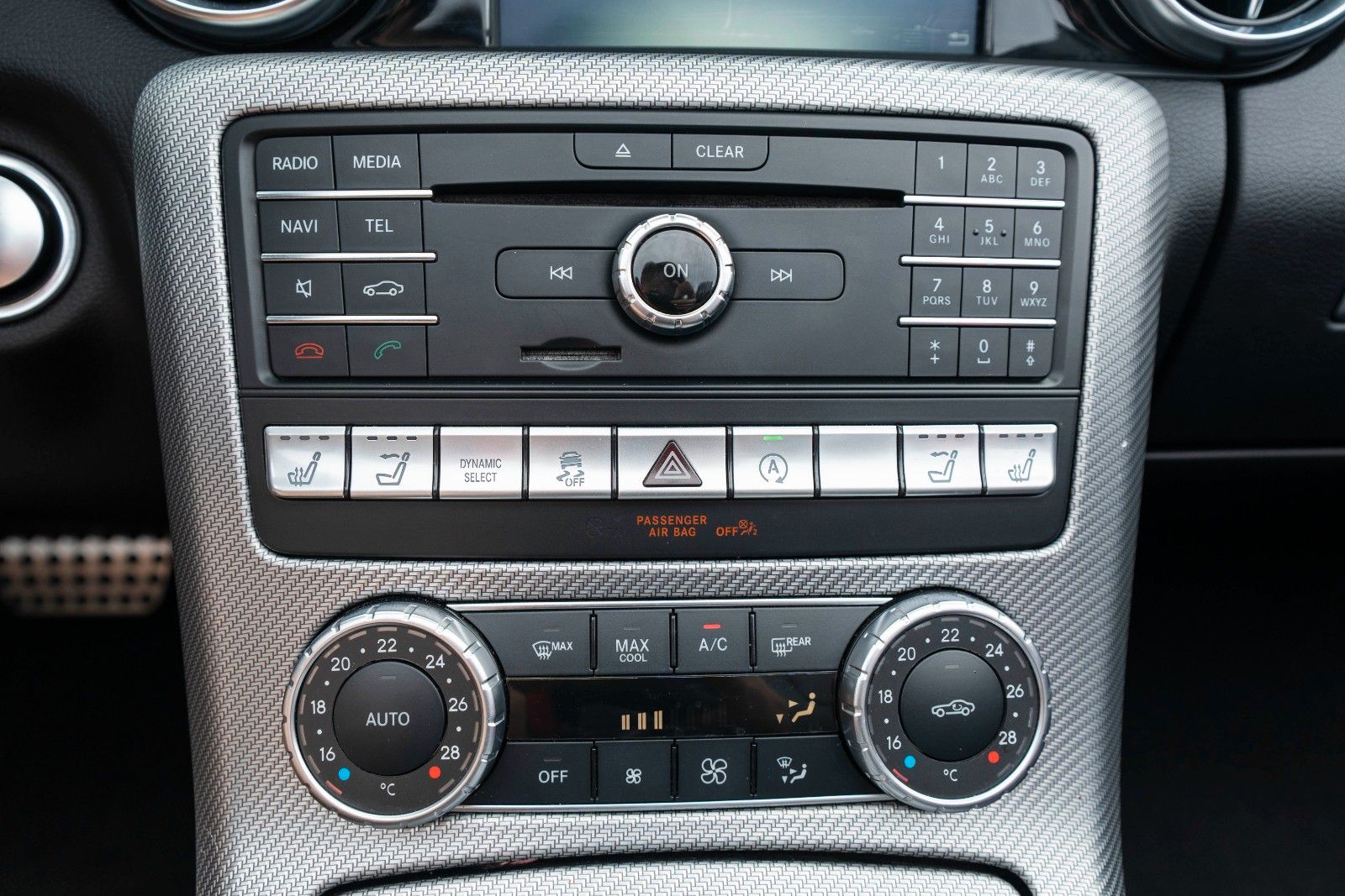 Fahrzeugabbildung Mercedes-Benz SLC 300 AMG Roadster H&K TOTW LED KAM NAV