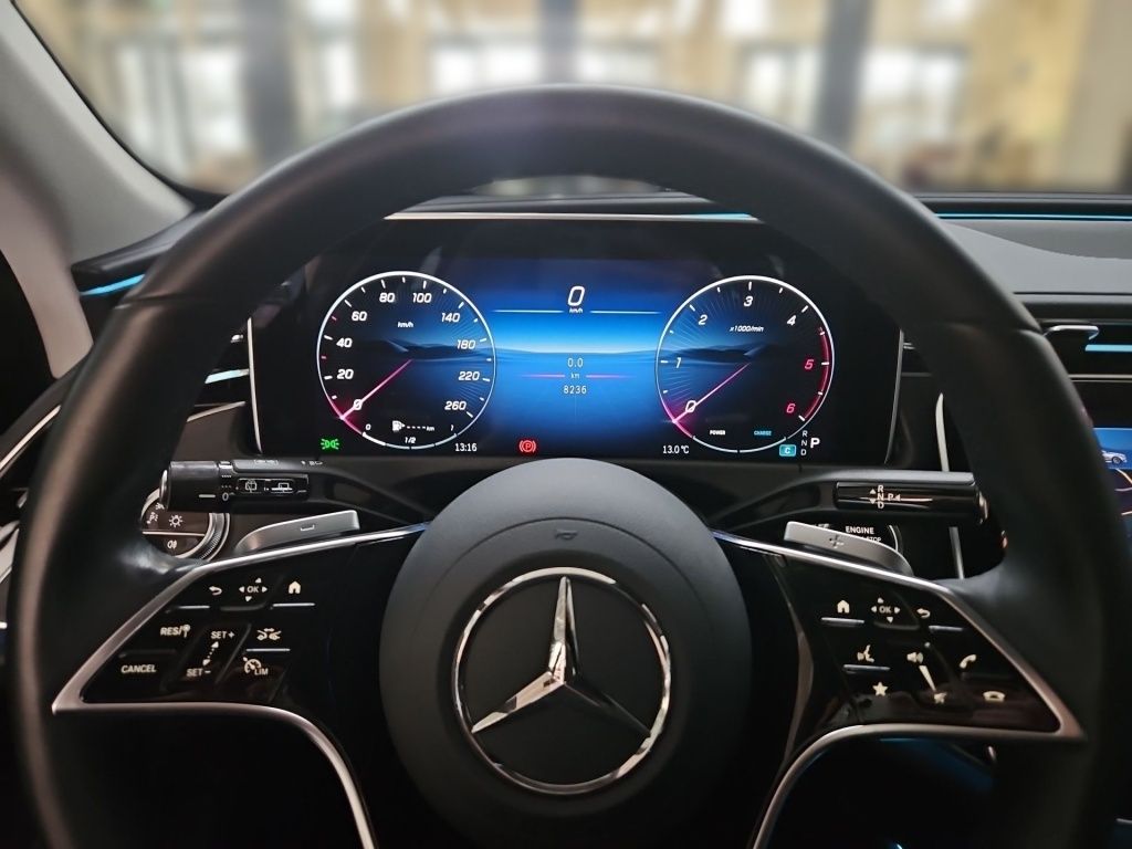 Fahrzeugabbildung Mercedes-Benz E 220 dT Avantg. Totwi. AHK ACC LED Ambie. Navi