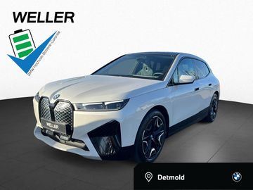 BMW Leasingangebot: BMW iX xDrive 40 HUD St+Go Laser Sky AHK Leas 599,-