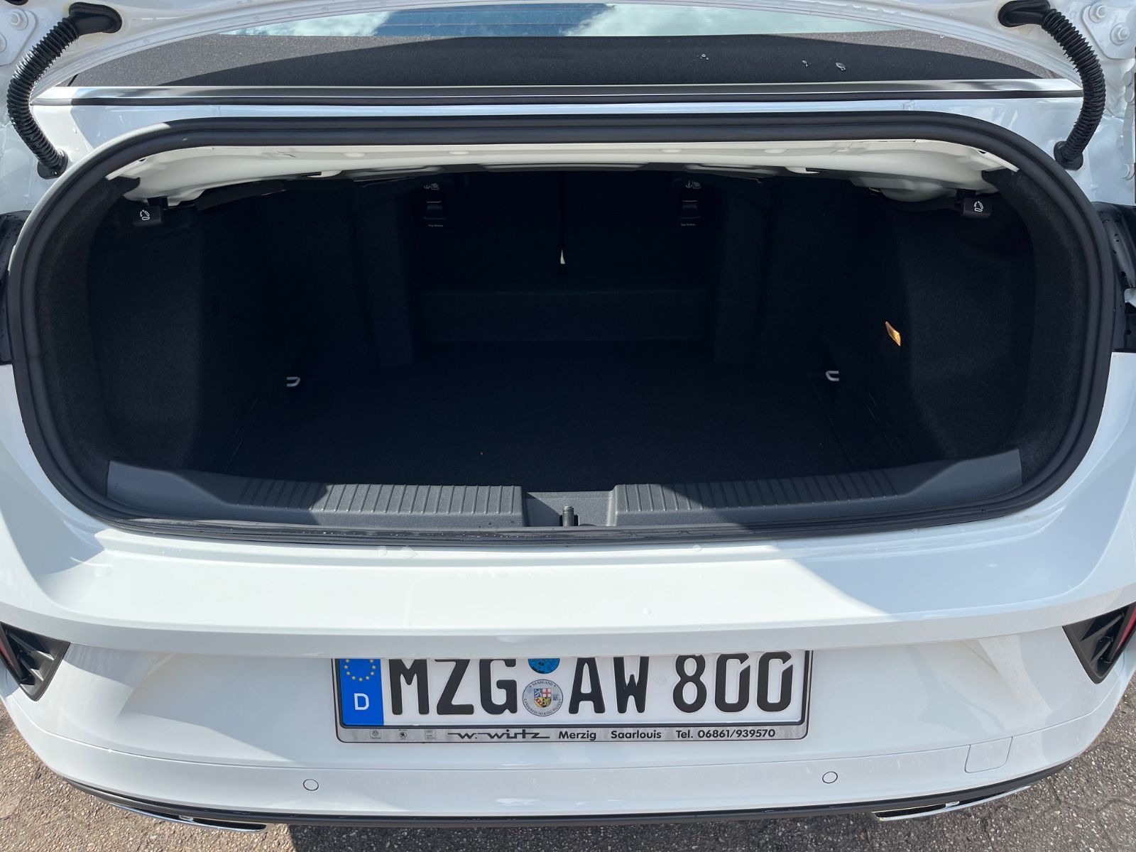 Fahrzeugabbildung Volkswagen T-Roc Cabriolet R-Line 1.5 TSI DSG ACC Kamera