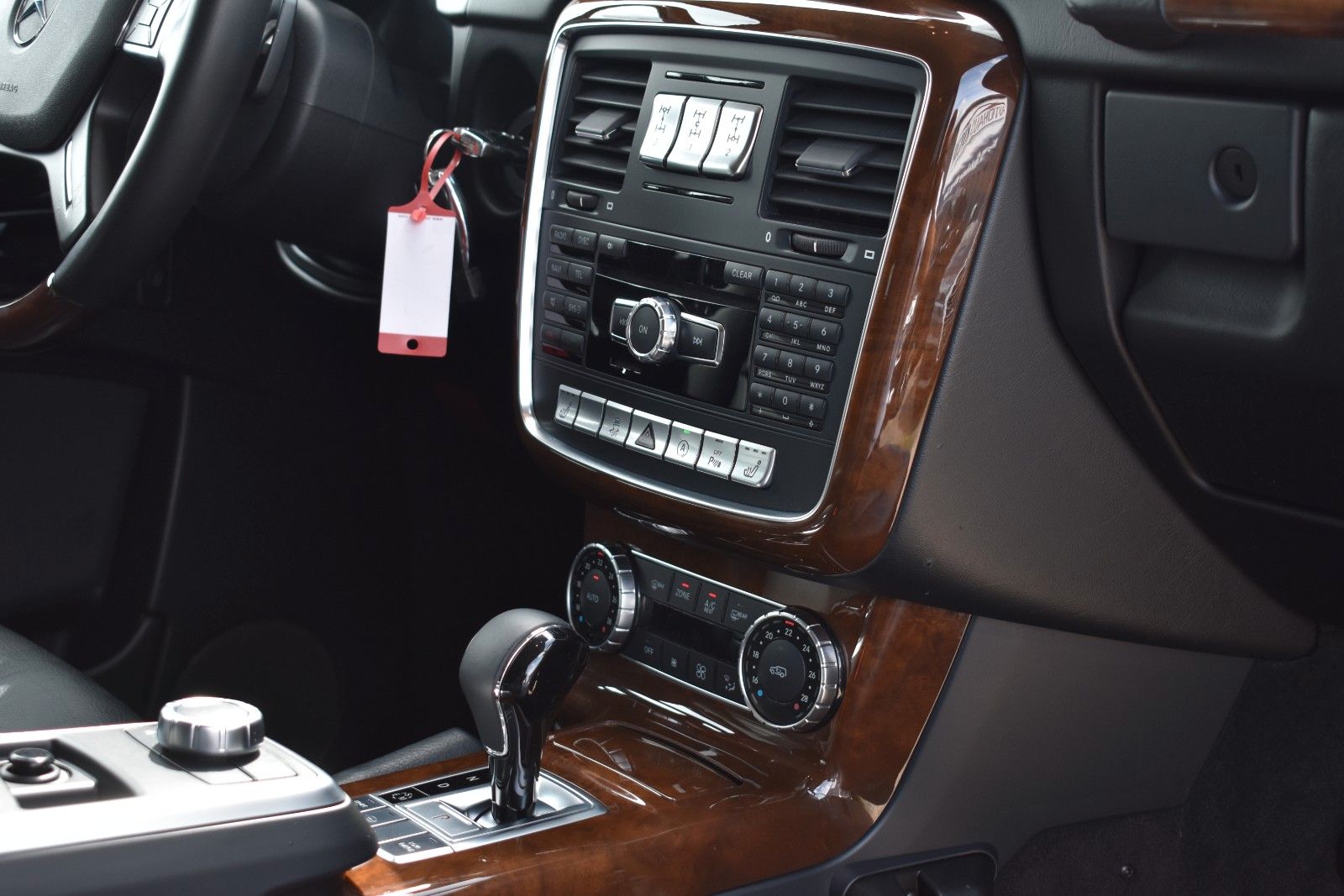 Fahrzeugabbildung Mercedes-Benz G 500 V8 1.HAND/AHK/SD/LEDER/KAMERA/TOTWINKEL