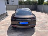Porsche Panamera GTS  - Porsche: Beige
