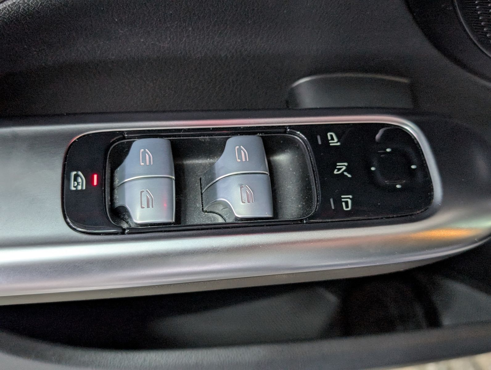 Fahrzeugabbildung Mercedes-Benz C 220 d AMG Night DIG. LIGHT MEMO IHC+ LEDER KAM