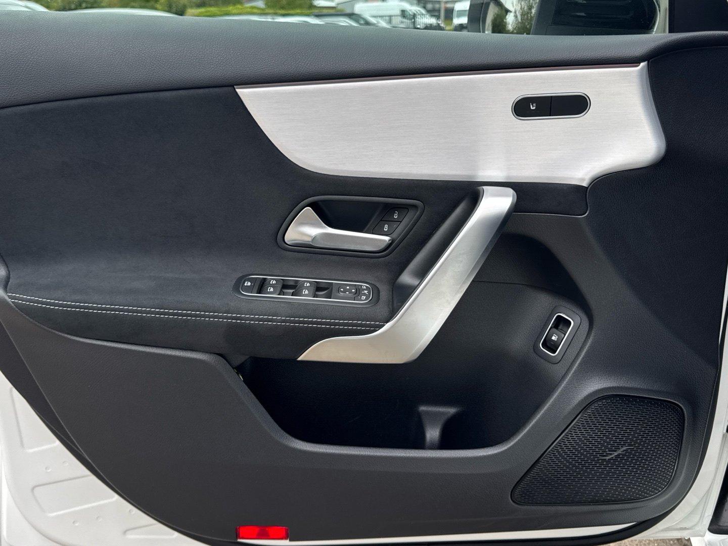 Mercedes-Benz A 250 e AMG Advanced Plus Ambiente Kamera AHK