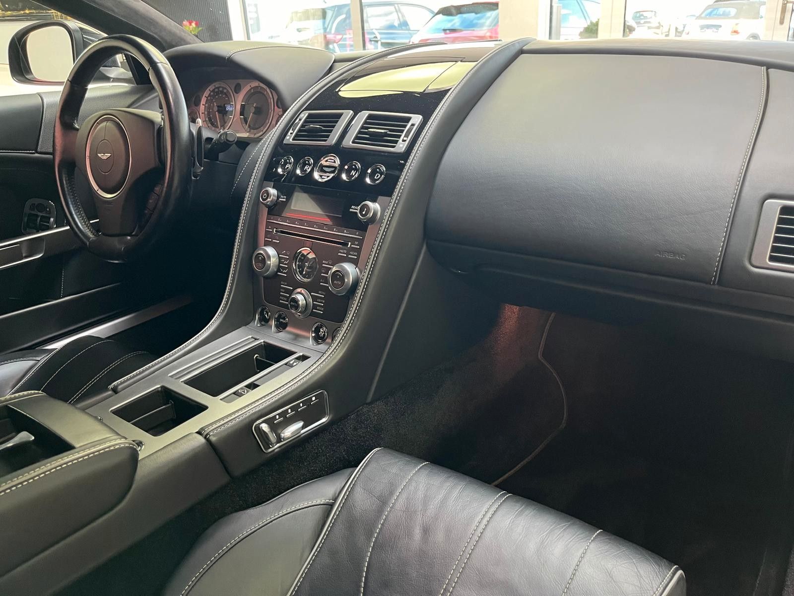 Fahrzeugabbildung Aston Martin Virage Volante V12