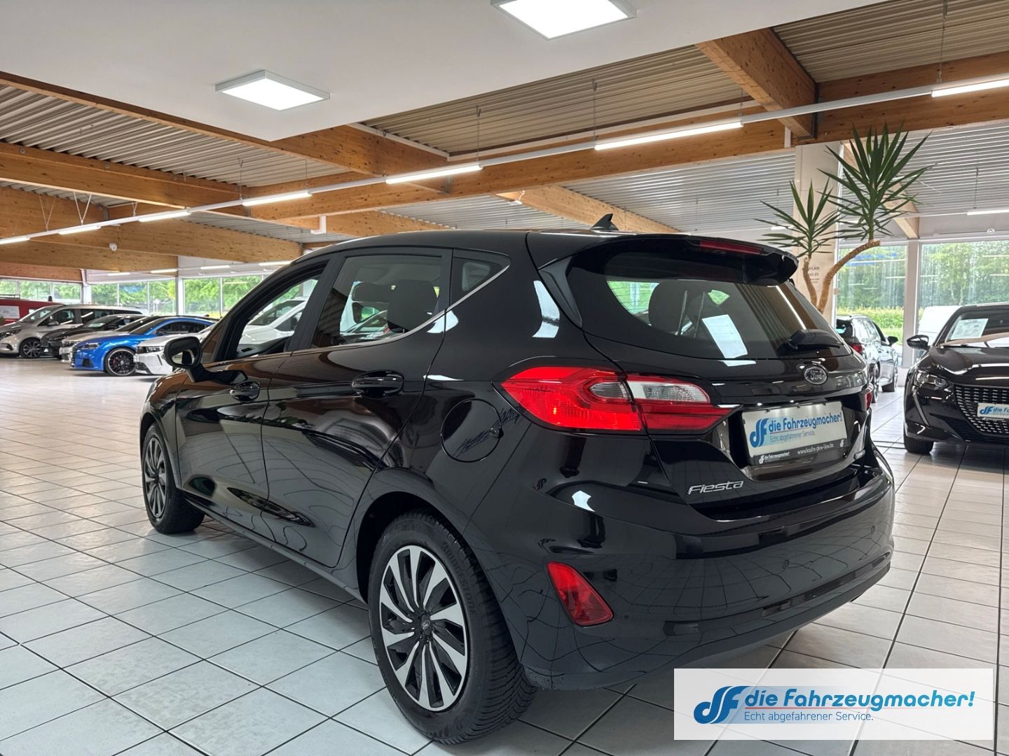 Fahrzeugabbildung Ford Fiesta Titanium Navi LED Blendfreies Fernl. Kurv