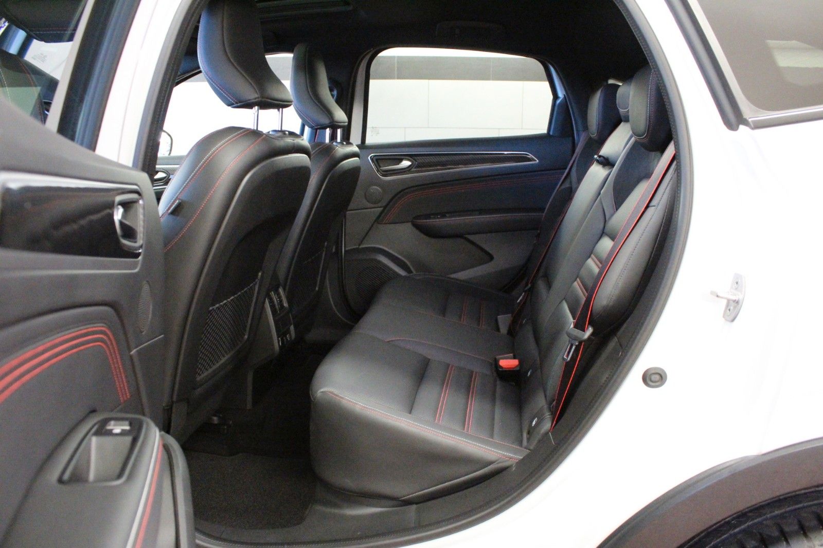 Fahrzeugabbildung Renault Arkana Mild Hybrid 160 EDC R.S. Line*Leder*