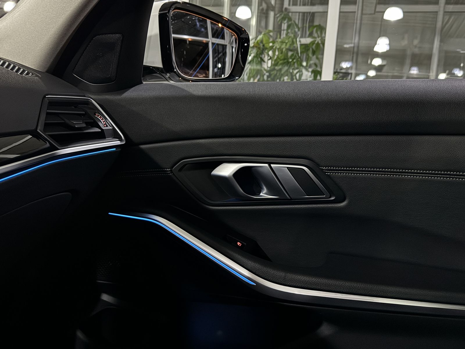 Fahrzeugabbildung BMW 330e Sport Line Panorama Laser Kamera HUD HiFi